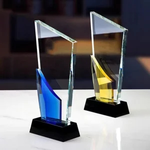 Custom Clear Crystal Trophies with Shield Shape UV Printing Engraving Laser Carved Design and Gift Box Packaging