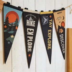 Custom Printed Polyester Felt Pennant Flags Waterproof Durable Sports Team Souvenirs Triangular Shape for University