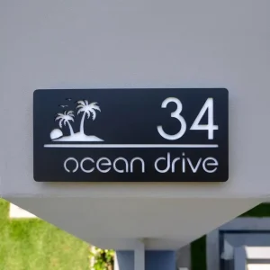 Customized Modern Acrylic and Metal Door Plates with Braille Hotel Room Number Signs for School and Apartment Use