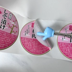 Factory Printing Roll Labels Chemical Waterproof Vinyl Material Stickers Glossy Surface CMYK Printing Customized Packaging