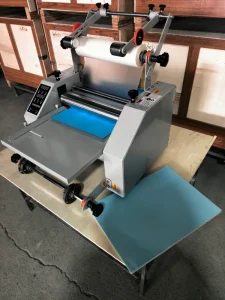 Hydraulic Thermal Film Manual Laminating Machine for Book Covers Labels Posters