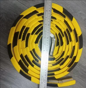 Industrial NBR Eco friendly Self adhesive L shaped Yellow Black Anti collision Warning Strip Garage Corner Rubber Guard Cutting