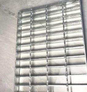Stainless Steel Wire Hot Dipped Galvanized Welded Steel Grates Heavy Duty Durable Metal Construction Material Cutting