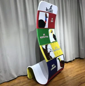 Trade Show Display Curved Snake Shape Tension Fabric Backdrop Stand Foldable Aluminum UV Coated Floor Standing Custom Print