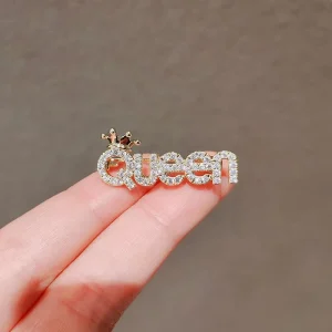 Translate Alloy Gold Letters Rhinestone Queen Brooch Ladies Luxury Designer Brooch Pin Suitable for Party Wedding Gifts